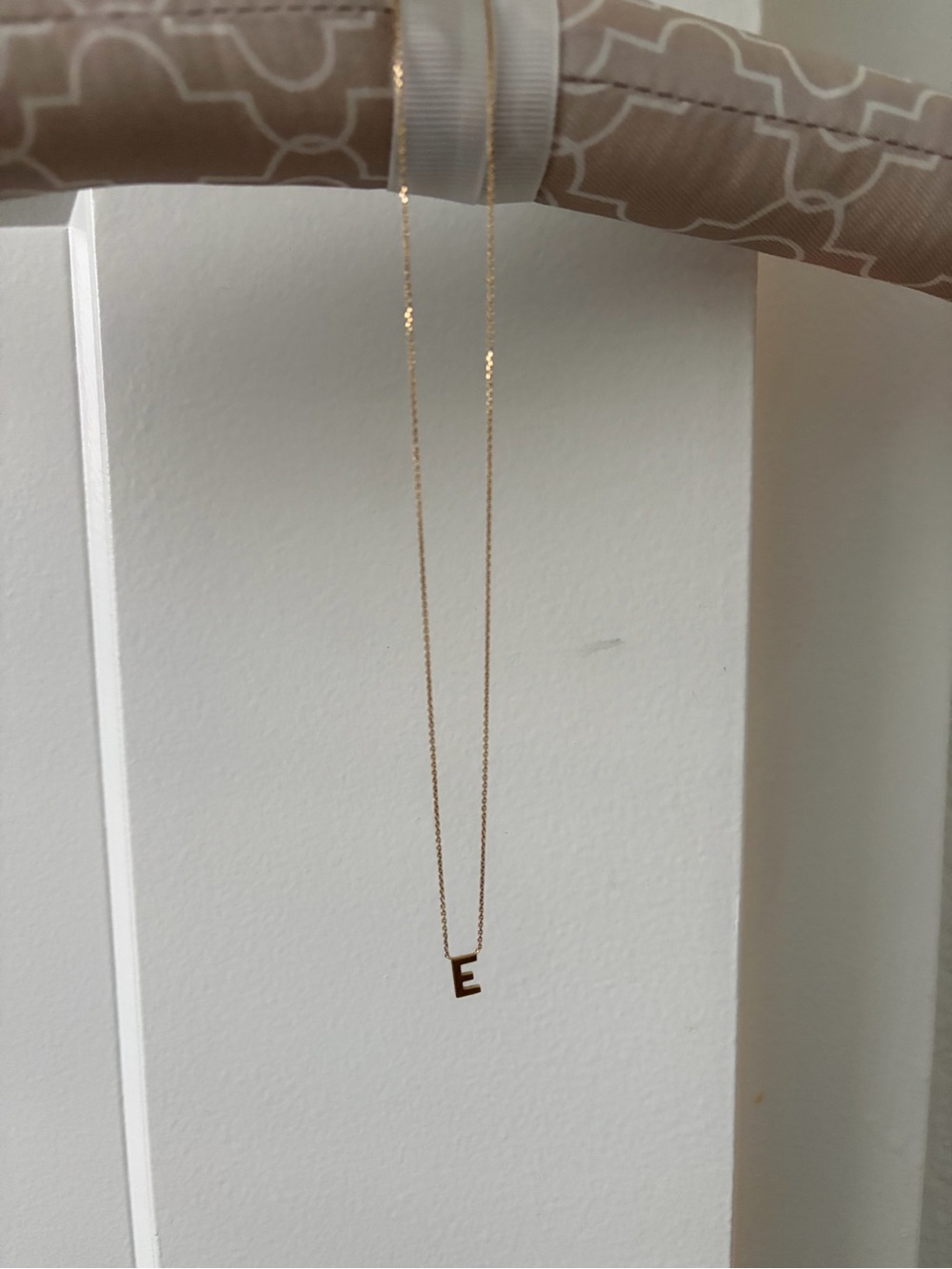 Mejuri 10K Gold Initial E Pendant Necklace